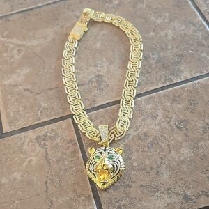 Gold Tiger Pendant Necklace.✨️⭐️